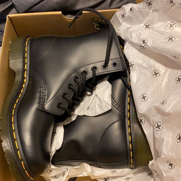 Brand new Dr. Martens never worn - Picture 3 of 3